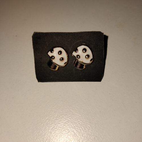 white mushroom studs