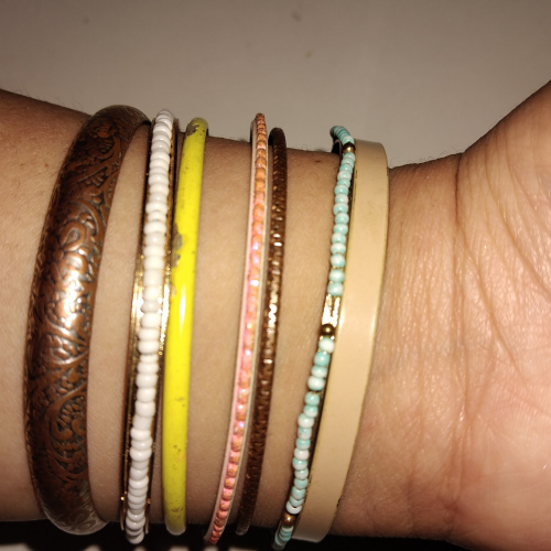 7pk white,yellow,blue,cream and gold bangles
