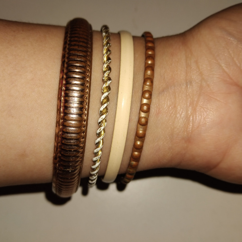 4pk gold and cream bangles